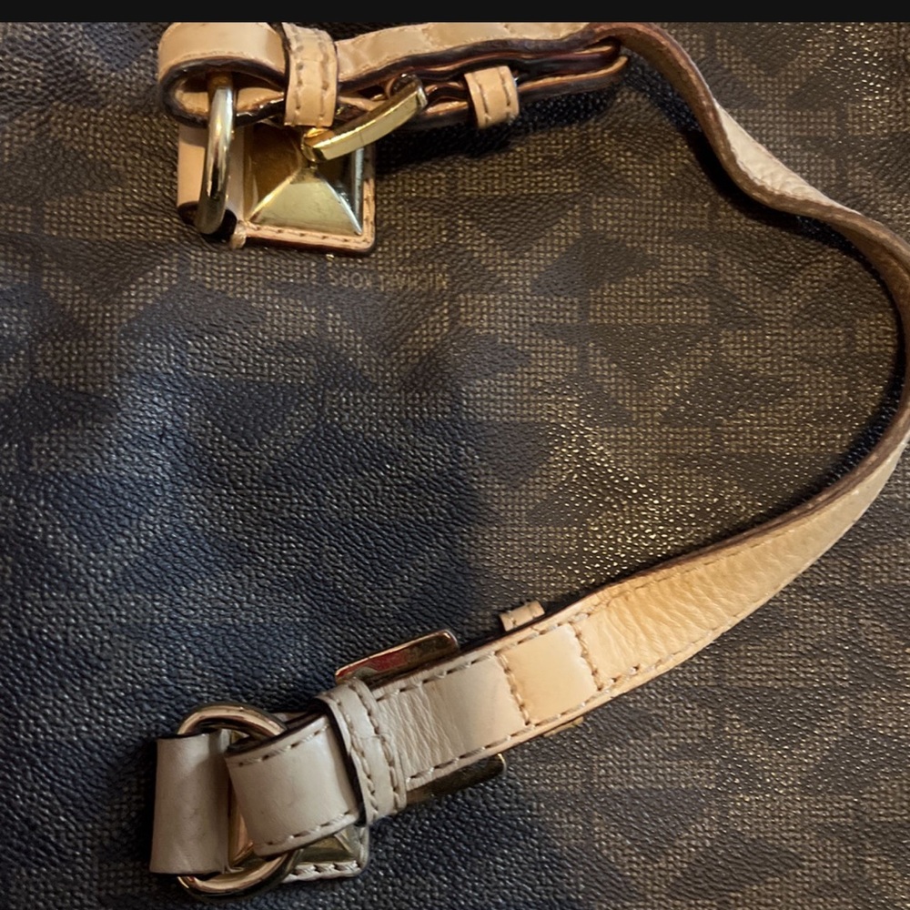 Michael Kors bag used in a good condition